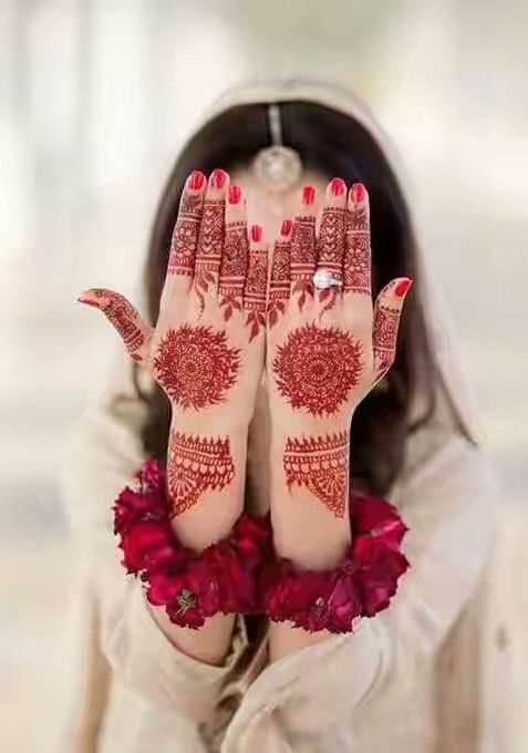 Bride with Mehndi - Pakistani Wedding Traditions | Blurbgeek