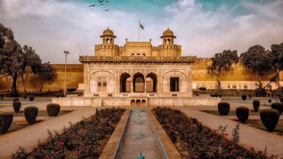 Entrance View of Lahore Fort (Top 10 places to visit in Lahore)