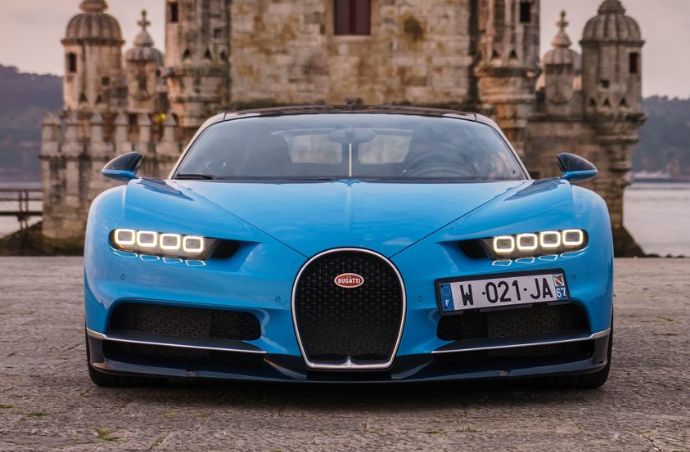 Front View of Bugatti Chiron 2019
