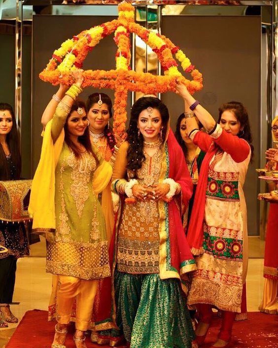 Mehndi of Bride - Indian Wedding Traditions | Blurbgeek