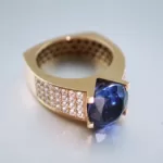 FAMOUS JEWELRY AND BODY ORNAMENTS