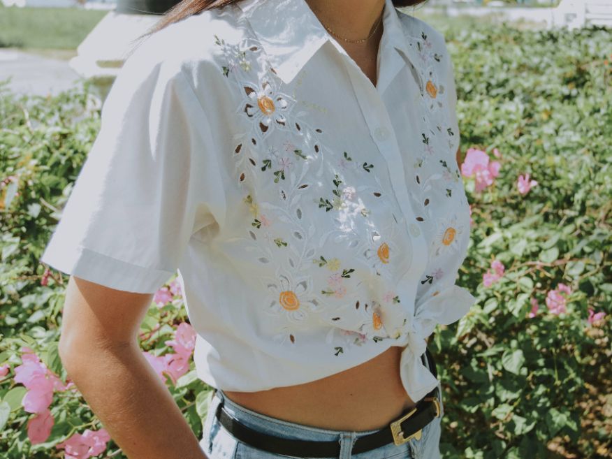 White blouse with jeans | blurbgeek
